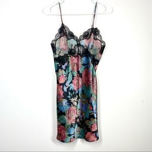 VINTAGE Victoria’s Secret Gold Label Lace Floral Slip Lingerie Silk Feel Small